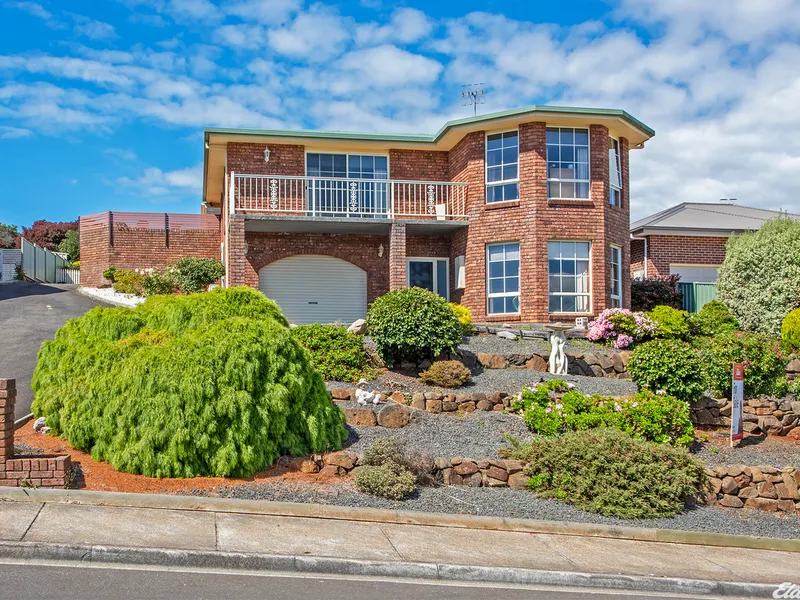 OUTSTANDING FAMILY HOME, OPTION TO WORK FROM HOME