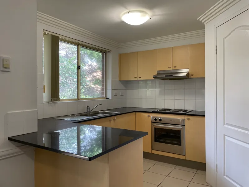 COSY TWO BEDROOM APARTMENT IN DESIRABLE LOCATION - TWO WEEKS FREE RENT