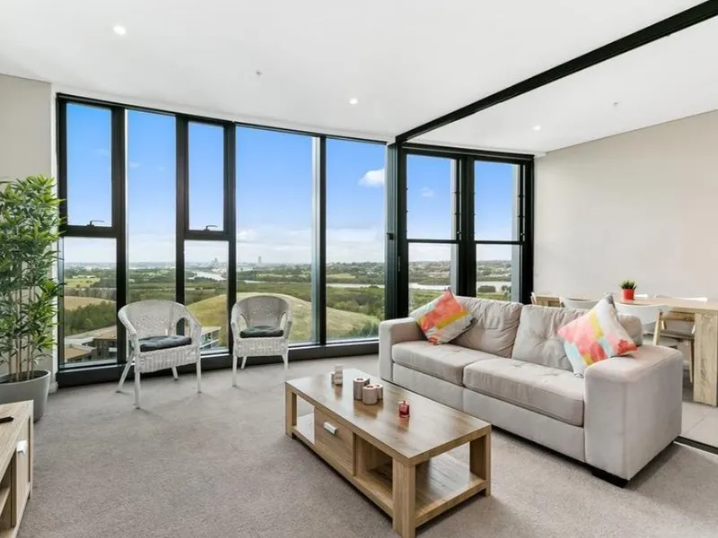 Contemporary One Bedroom Apartment With Water & Park Views