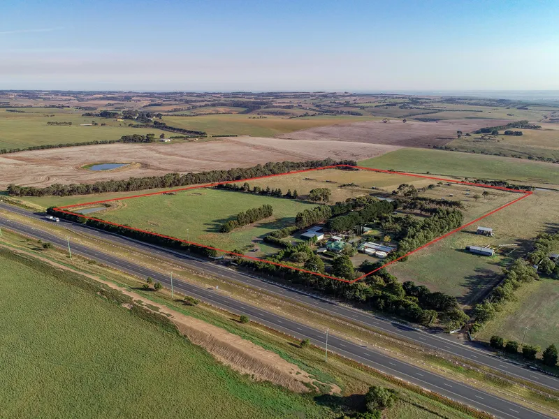 NESTLED IN THE HINTERLAND OF VICTORIA’S ICONIC SURF COAST
