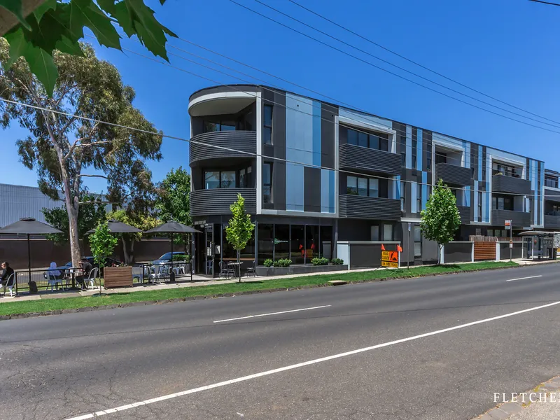 CHIC LIFESTYLE LIVING IN PROMINENT LOCATION 