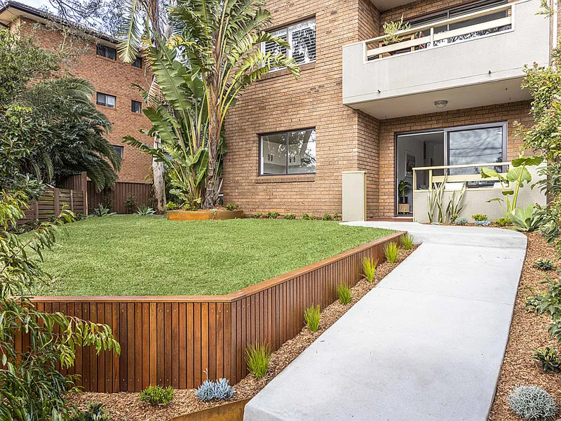 Villa-style apartment with a huge courtyard & a garage + car spot - that's over 260sqm of easy beachside living.