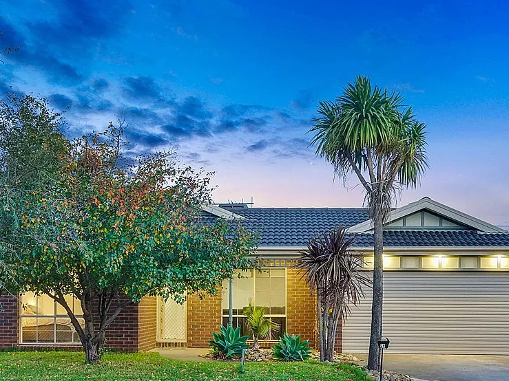 Close to Point Cook Town Centre!!