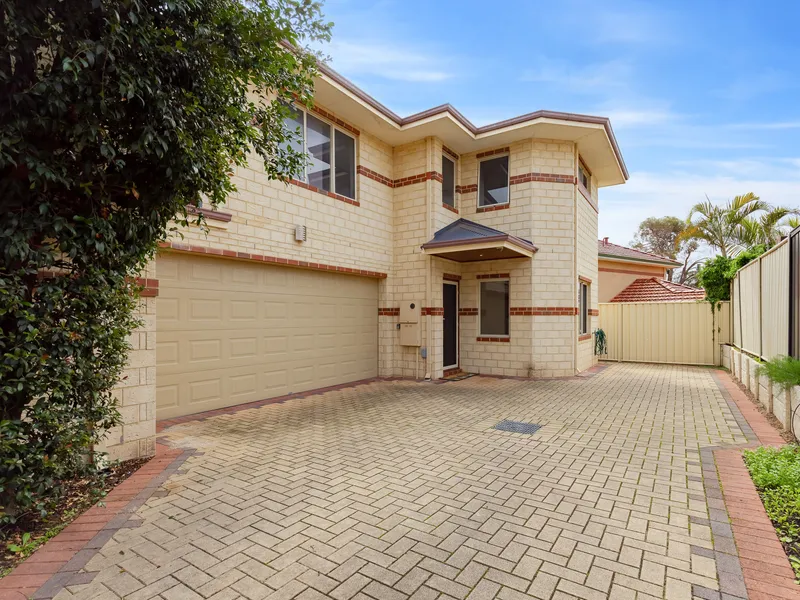 FULLY FURNISHED & IDEAL LOCATION!