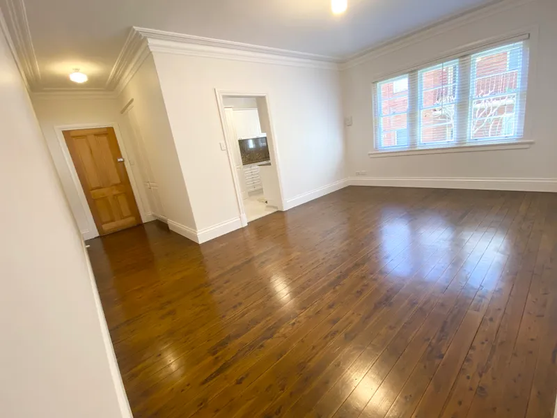 THE HEART OF VAUCLUSE SITS THIS BEAUTIFULLY RENOVATED 2 BEDROOM APARTMENT IN A SMALL BLOCK OF 6!