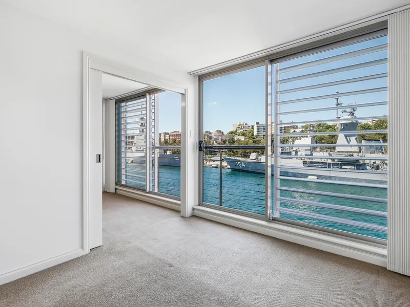 Large waterfront apartment with views