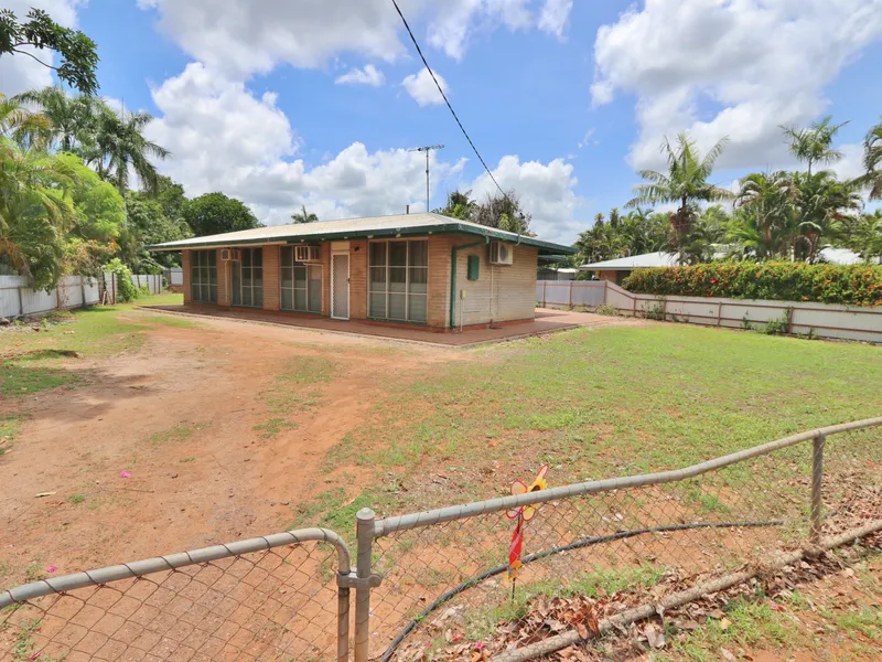 PRICE DROP! - Top Location - YOUR CREATIVE OPPORTUNITY on huge 951m2 block