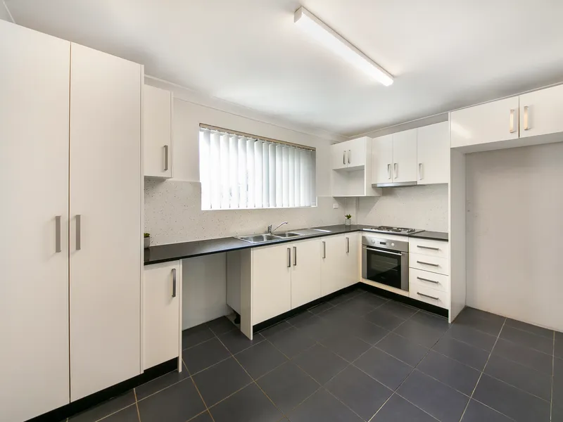 Immaculately Kept Two Bedroom Close to Local Amenities