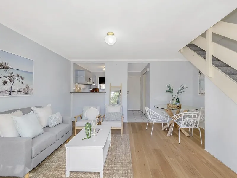 IMMACULATELY PRESENTED & PERFECTLY POSITIONED
