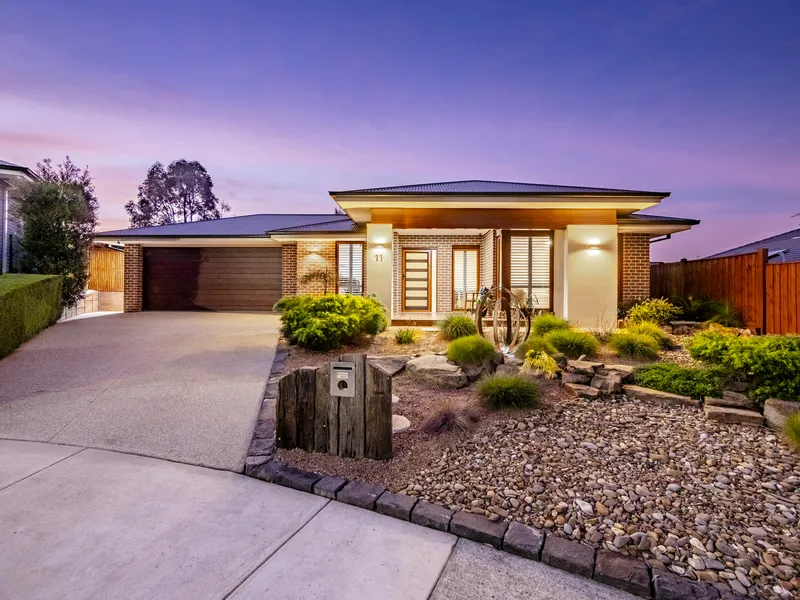 **GRAND OPENING THIS WEEKEND** RESORT STYLE OASIS WITHIN AN EXCLUSIVE COURT SETTING - QUARTER ACRE WITH STUNNING INGROUND POOL!