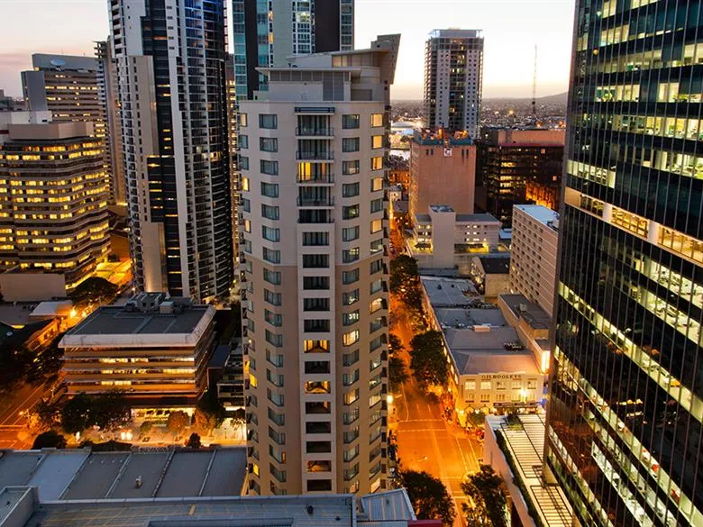 Brisbane City Two Bedroom Apartment With Car Park