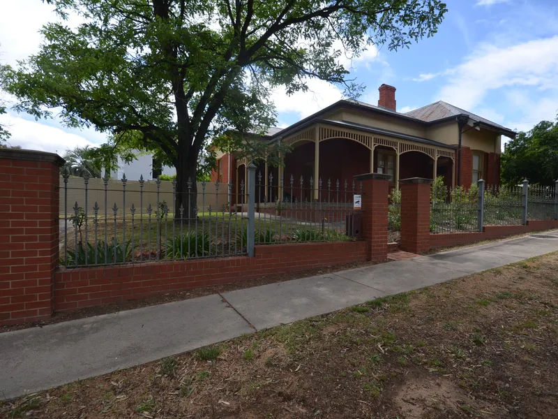 FULLY FURNISHED - AVAILABLE AUGUST 2021