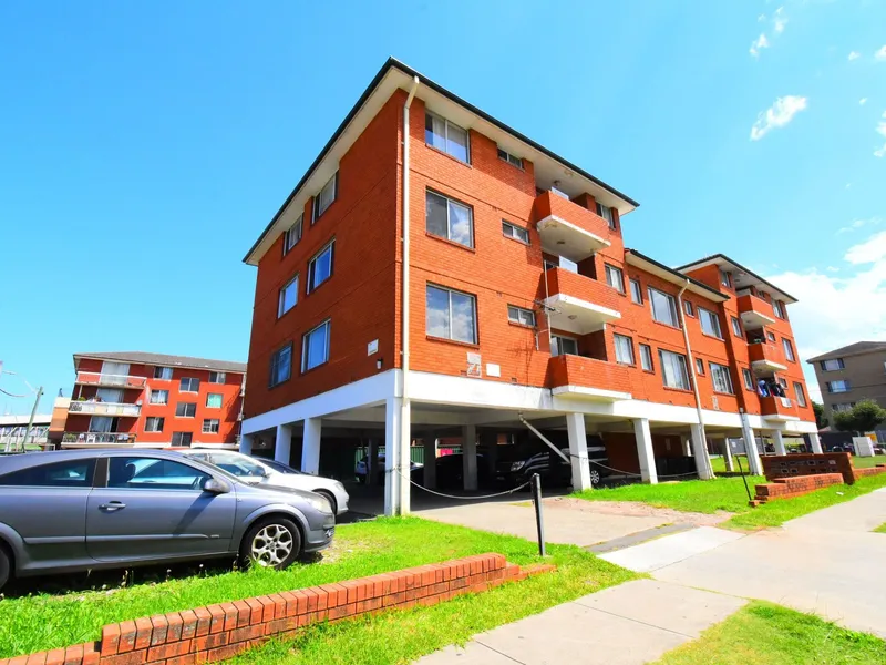 GOOD CONDITION 2 BEDROOM UNIT with AIR CONDITIONER