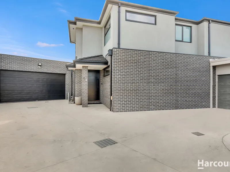 Spacious Entertainer In Quiet And Convenient Location