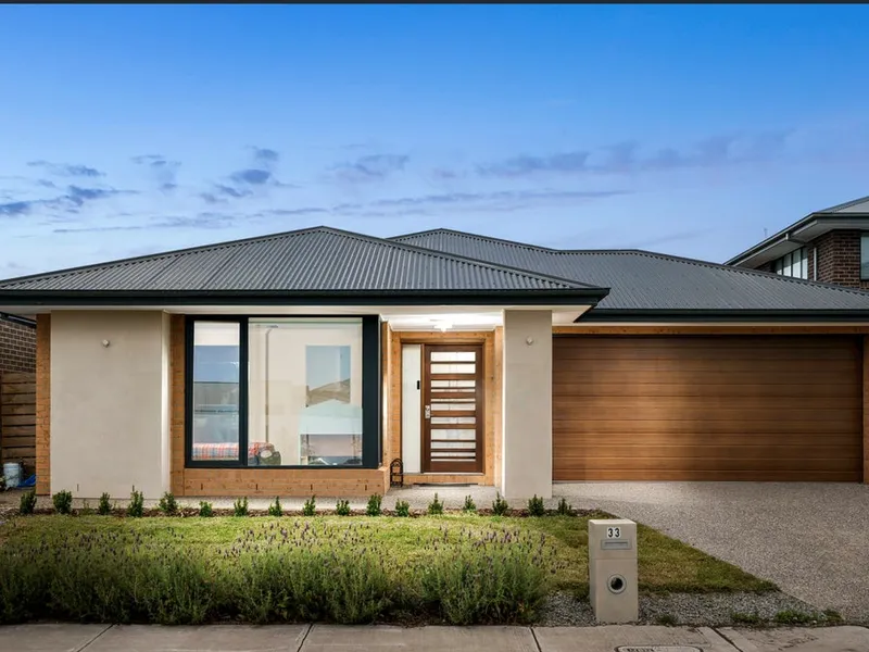 Beautiful Henley Home in a great location!