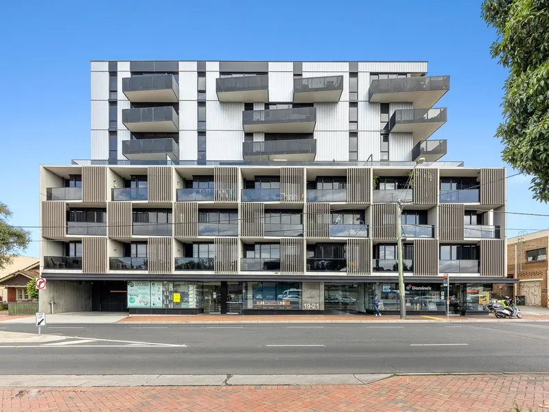 Superbly located 2 bed, 1 bath in Oakleigh