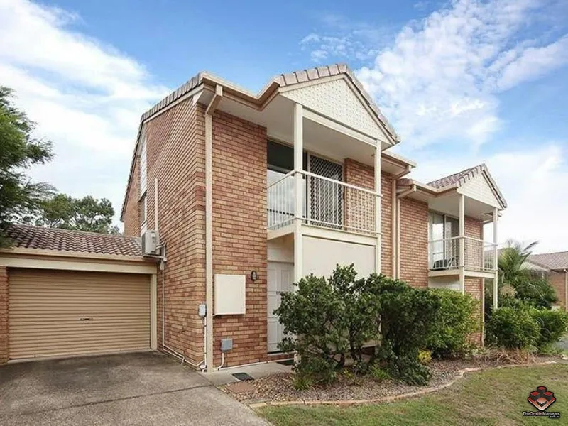 Three bedrooms townhouse with new timber floor and air condition