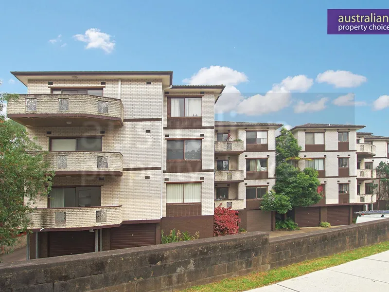 FULLY RENOVATED 1 BEDROOM UNIT IN THE HEART OF KOGARAHA
