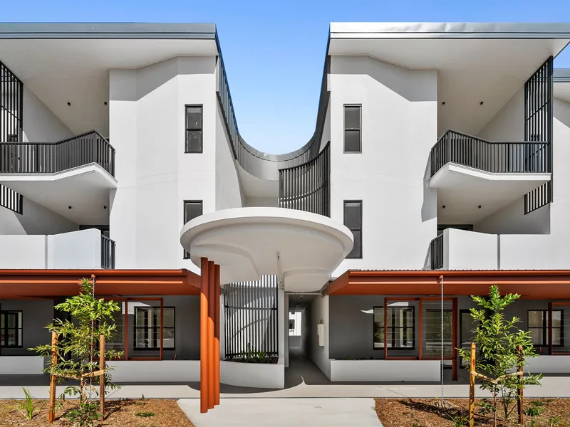 BRAND NEW, stylish 3 bed townhouse in the heart of Peregian Springs