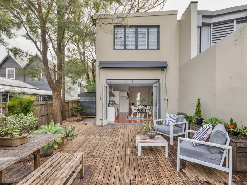Classic Victorian terrace on 6.7m wide block