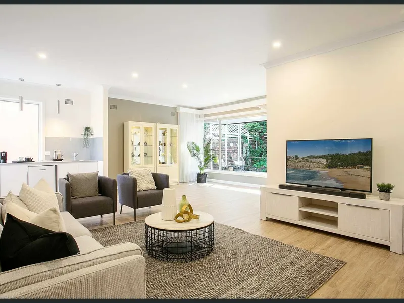 CHOICE OF 3 SELF CONTAINED FLATS - WATERFRONT LIFESTYLE
