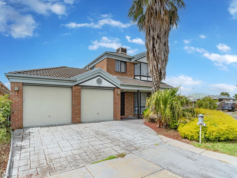 800m to Roxburgh Park Shopping Centre!