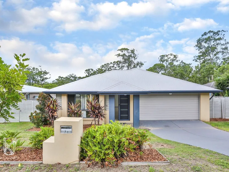 Tidy 4 bedroom home with Solar & Water Tank