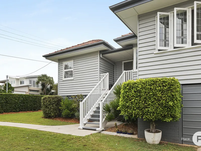 Beautiful character home on corner 582sqm allotment