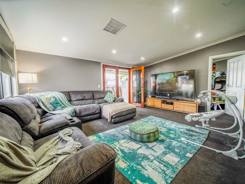 Lovely weatherboard family home in great White Hills location