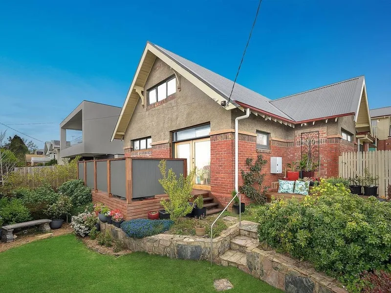 A Luxurious and Spacious 5 Bedroom Family Home near Private School