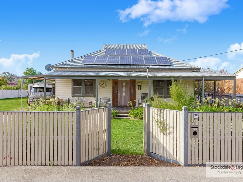 COUNTRY LIVING IS WAITING FOR YOU