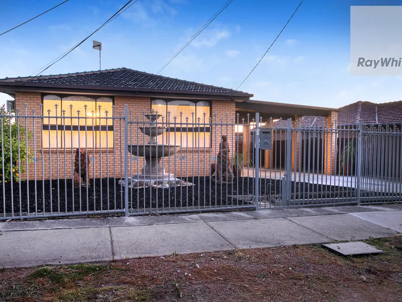Spacious Family Home in the Heart of Tullamarine!