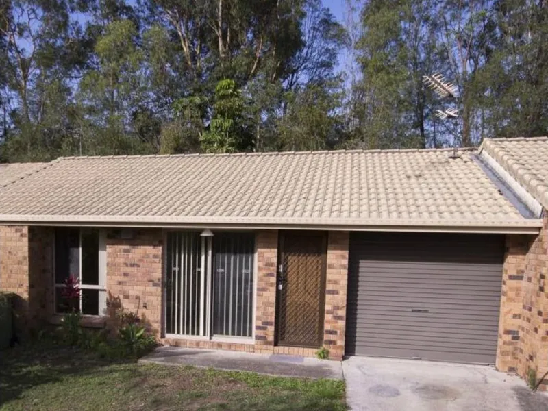 2 Bedroom unit in convenient location