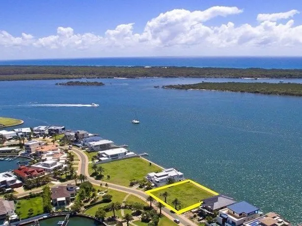 1,400*m2 Broadwater Double Allotment with 40m* of Water Frontage!