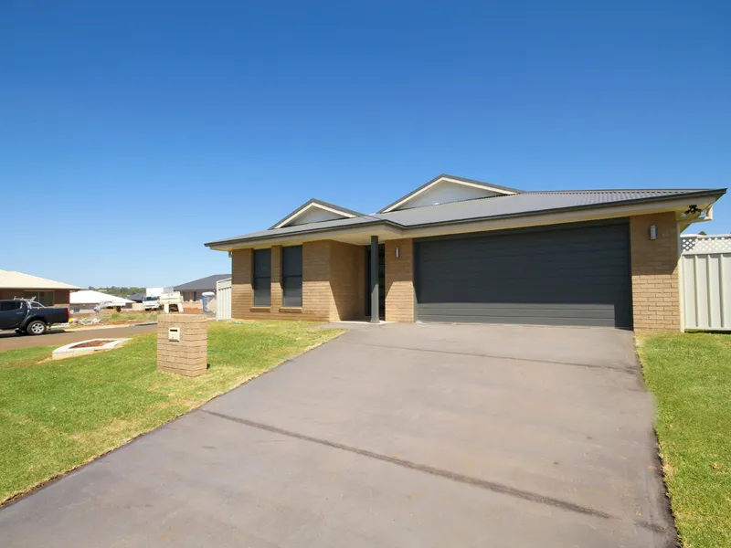 LARGE FAMILY HOME IN OUTLOOK ESTATE