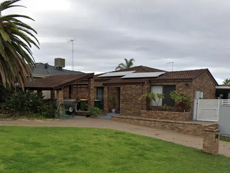 12 month Lease available on home in Lake Coogee