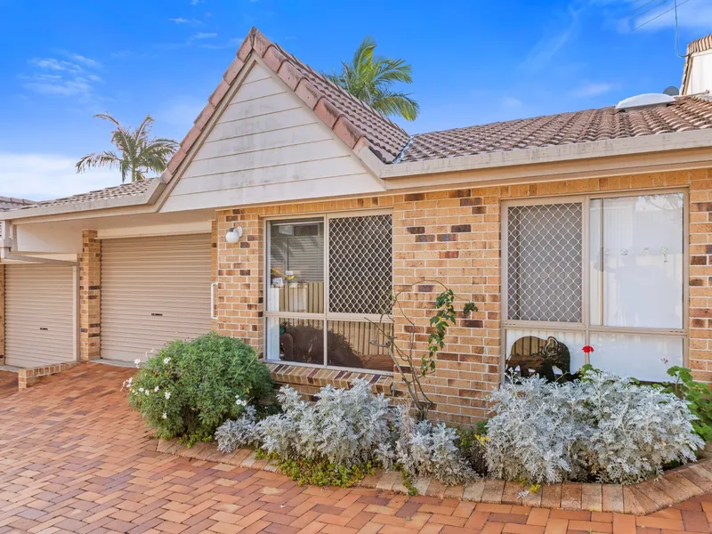 Villa in complex of only 3, Outstanding Location