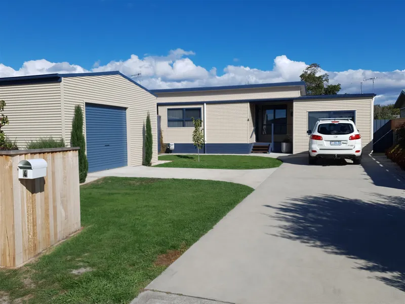 Immaculately presented 3 bedroom home. Nothing left to do. Great investment.