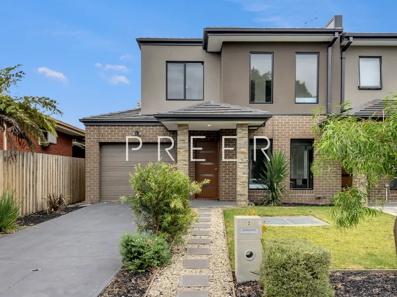 Spacious 4 Bedroom Townhouse With Double Parking Space