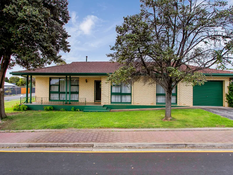 An ideal entry point into a thriving coastal pocket!