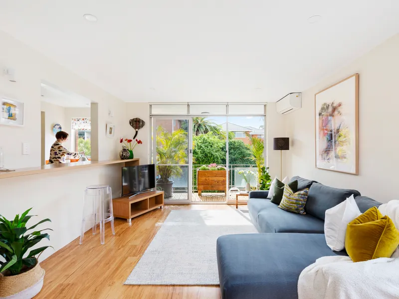 Bright north-facing apartment in quiet cul-de-sac