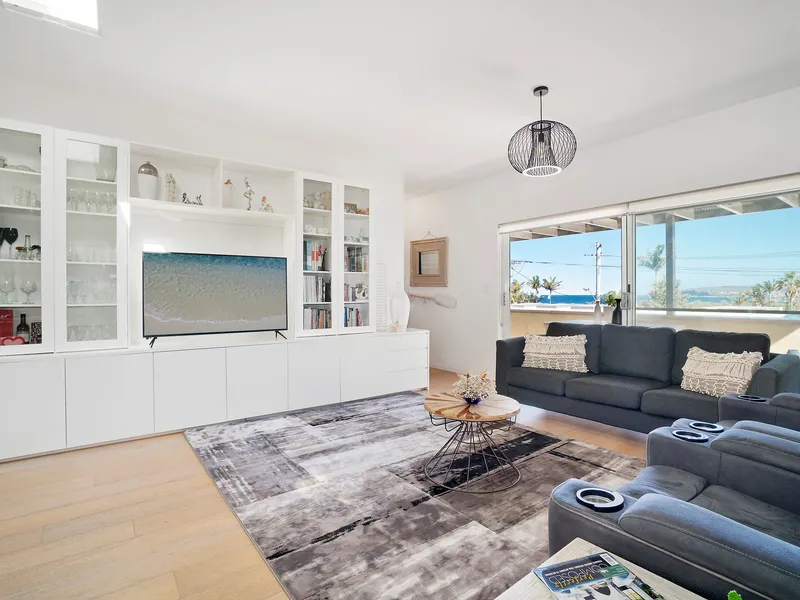 Sumptuous penthouse-style luxury apartment with sweeping ocean views