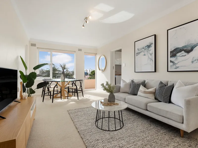 Harbour views with sundrenched northerly aspect