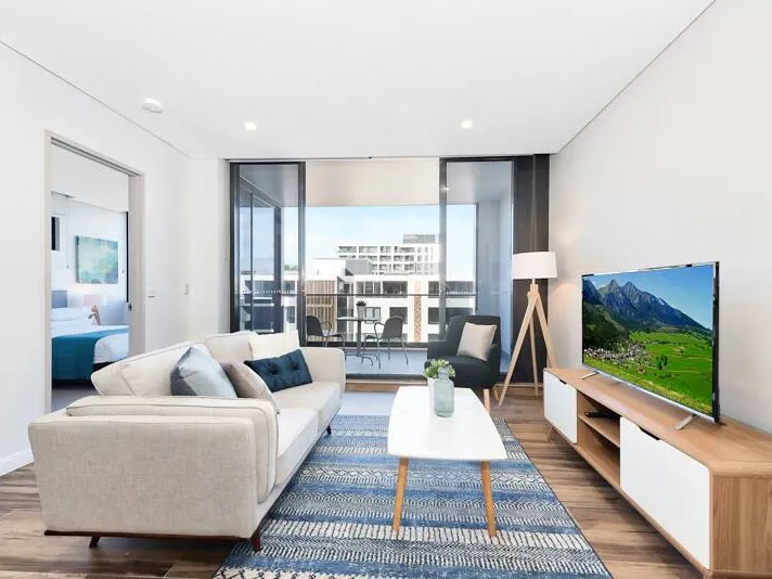 Spacious and Luxurious Fully Furnished Apartment