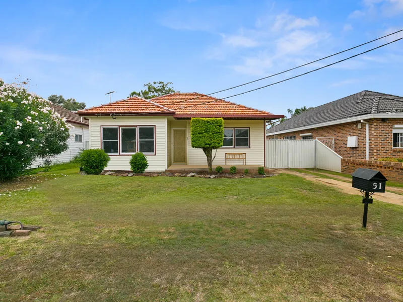 DA approved Duplex + Granny Flat Site in premier location