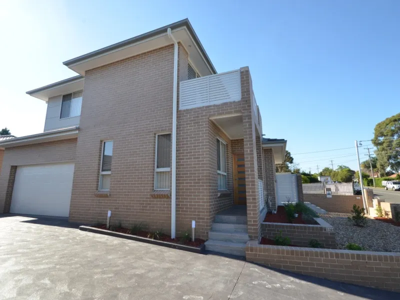 Freestanding Townhouse !!!