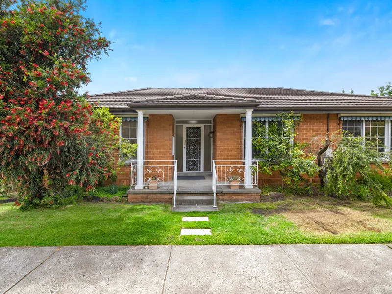 FRESHLY RENOVATED! PREMIUM VILLA IN THE HEART OF BRIGHTON