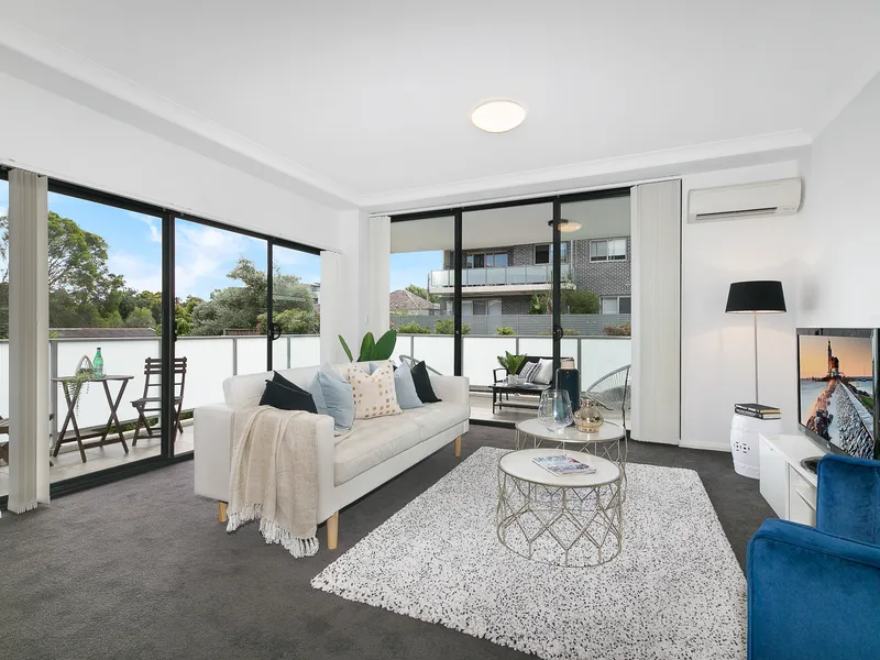 Stylish and serene retreat opposite Jones Park