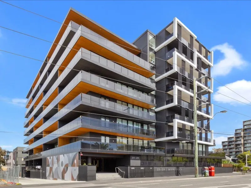 Bright Apartment with Study and Stunning Views!