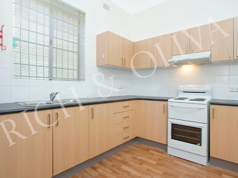 Modern Two Bedroom Residence - REGISTER TO INSPECT TUESDAY NIGHT 13/04 OR CONTACT AGENT